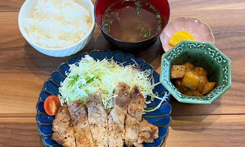 豚ロースのバジルソテー定食。富山県砺波市の定食・居酒屋サンタス食堂のフードメニュー