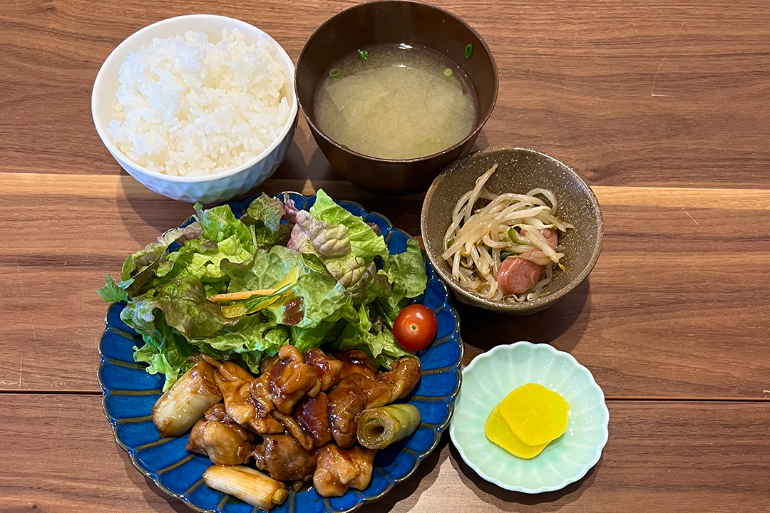 焼き鳥風定食。富山県砺波市の定食・居酒屋サンタス食堂のフードメニュ。