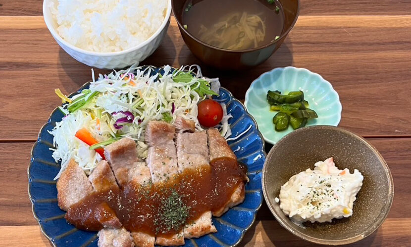 豚のソテー柚子醤油ソース2定食。富山県砺波市の定食・居酒屋サンタス食堂のフードメニュー。