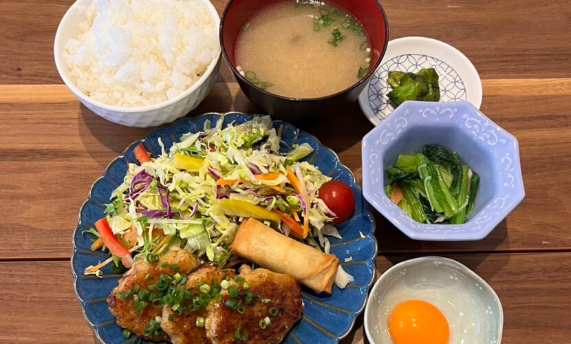 鶏つくねの照焼定食。富山県砺波市の定食・居酒屋サンタス食堂のフードメニュー。