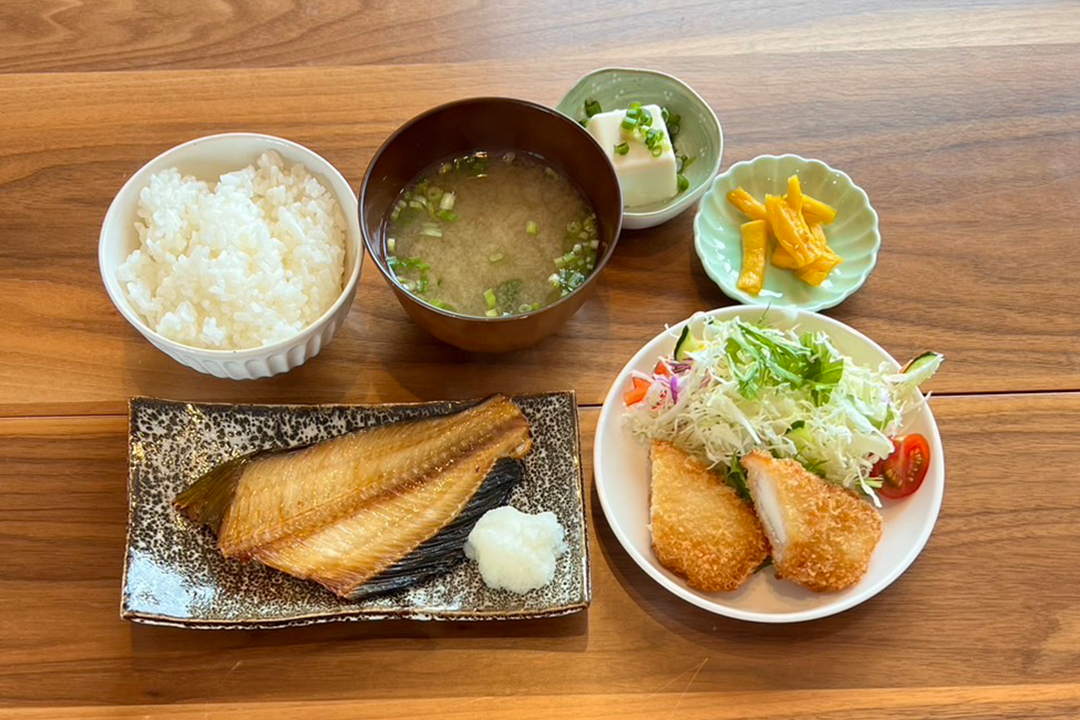 ほっけの塩焼き定食。富山県砺波市の定食・居酒屋サンタス食堂のフードメニュー。