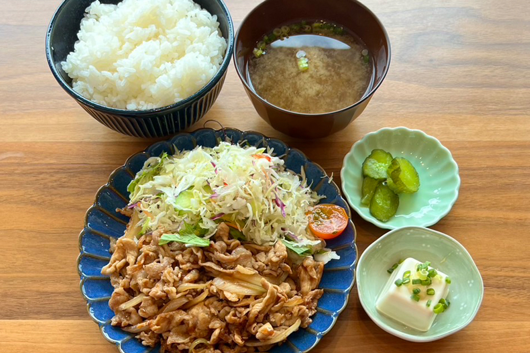 豚の生姜焼き定食。富山県砺波市の定食・居酒屋サンタス食堂のフードメニュー。