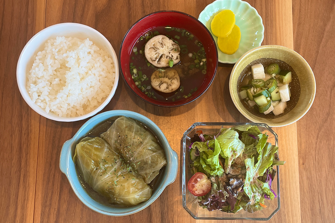 ロールキャベツ定食。富山県砺波市の定食・居酒屋サンタス食堂のフードメニュー。