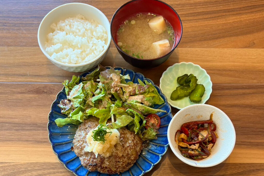 和風ハンバーグ定食。富山県砺波市の定食・居酒屋サンタス食堂のフードメニュー。