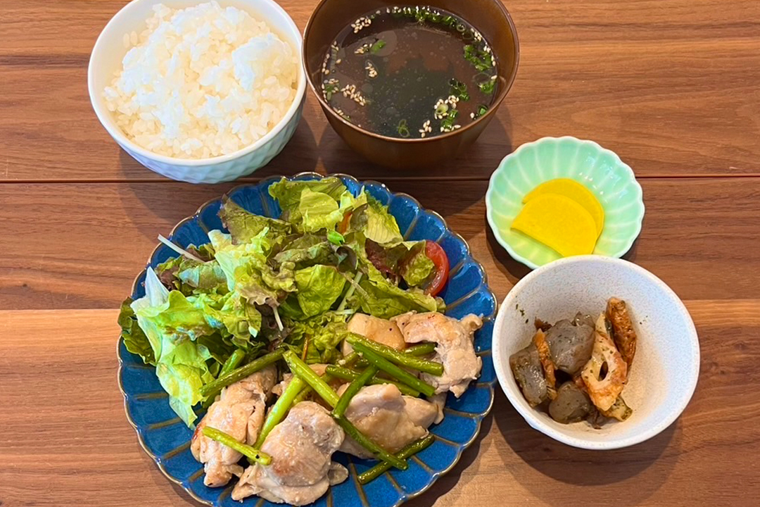 塩だれチキン定食。富山県砺波市の定食・居酒屋サンタス食堂のフードメニュー。