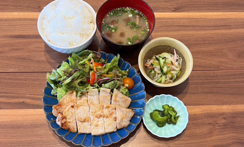 豚の麴みそ焼き定食。富山県砺波市の定食・居酒屋サンタス食堂のフードメニュー。