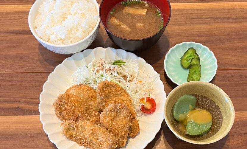 ヒレカツ定食。富山県砺波市の定食・居酒屋サンタス食堂のフードメニュー。