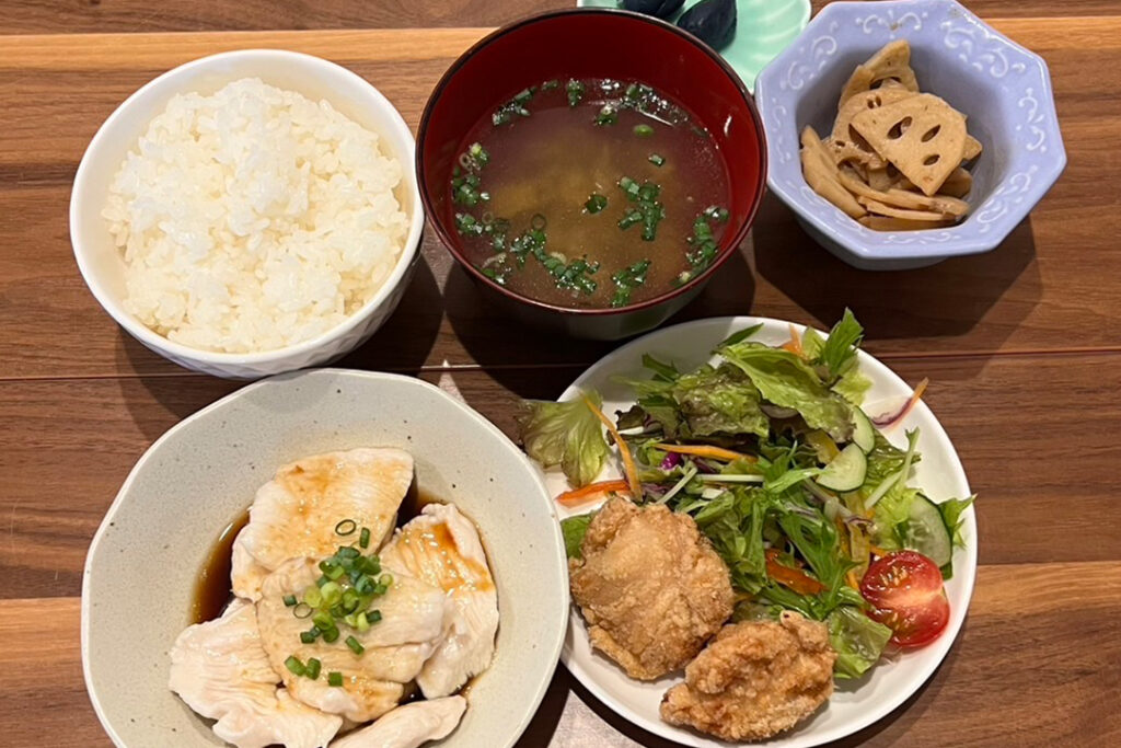 水晶鶏定食。富山県砺波市の定食・居酒屋サンタス食堂のフードメニュー。