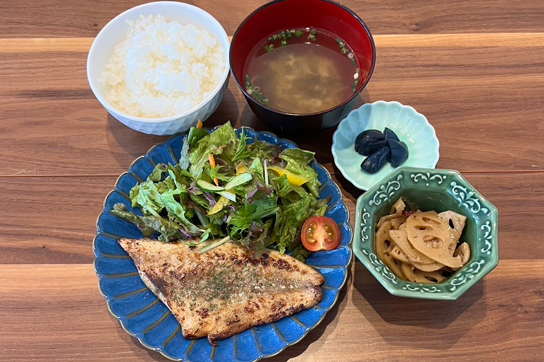 白身魚のムニエル定食。富山県砺波市の定食・居酒屋サンタス食堂のフードメニュー。