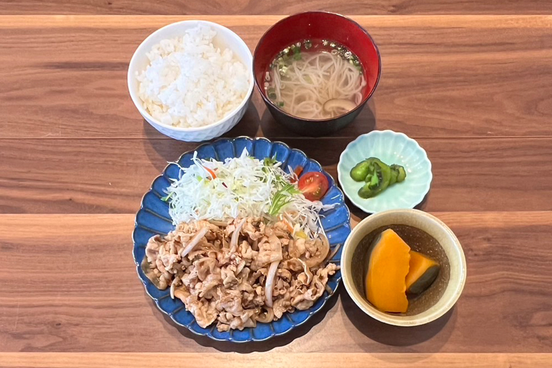 豚の生姜焼き定食。富山県砺波市の定食・居酒屋サンタス食堂のフードメニュー。