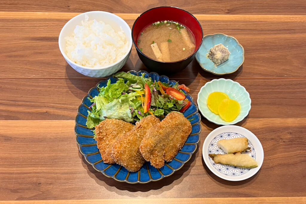 ヒレカツ定食。富山県砺波市の定食・居酒屋サンタス食堂のフードメニュー。