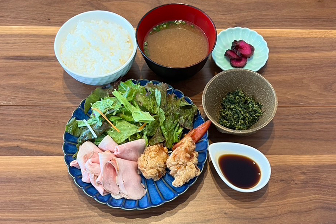 ローストポーク定食。富山県砺波市の定食・居酒屋サンタス食堂のフードメニュー。