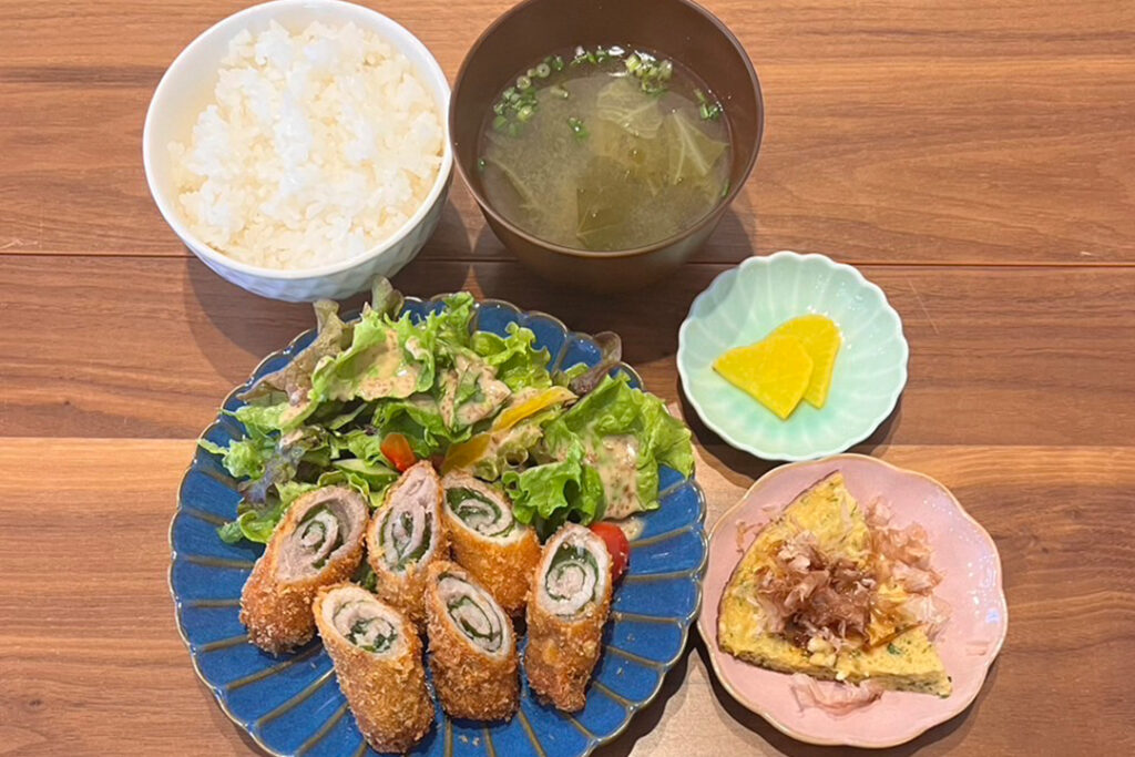 しそ巻き豚カツ定食。富山県砺波市の定食・居酒屋サンタス食堂のフードメニュー。