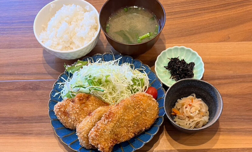 ヒレカツ定食。富山県砺波市の定食・居酒屋サンタス食堂のフードメニュー。