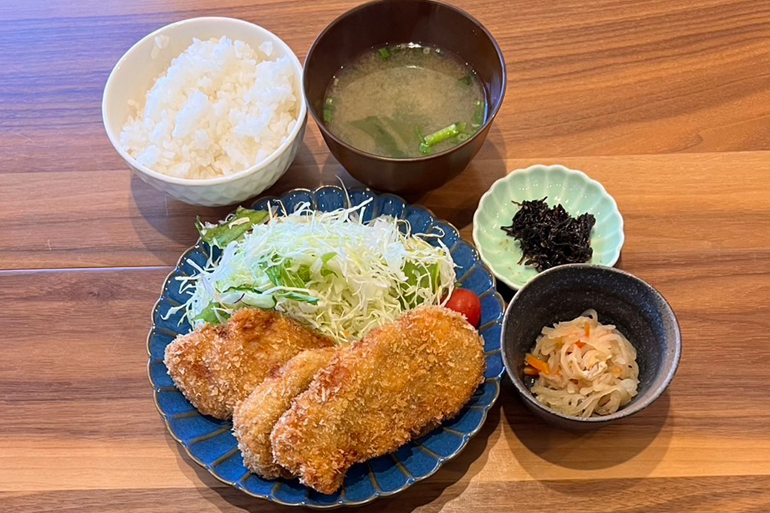 ヒレカツ定食。富山県砺波市の定食・居酒屋サンタス食堂のフードメニュー。