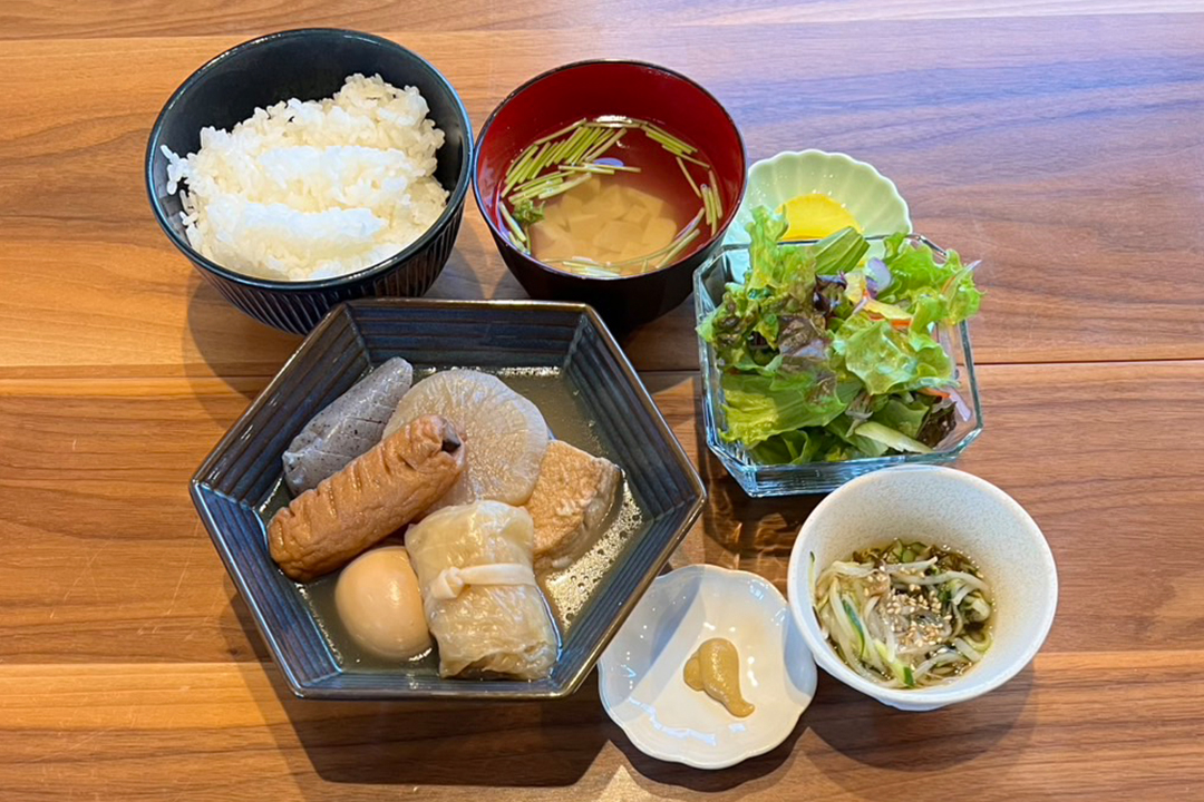 おでん定食。富山県砺波市の定食・居酒屋サンタス食堂のフードメニュー。