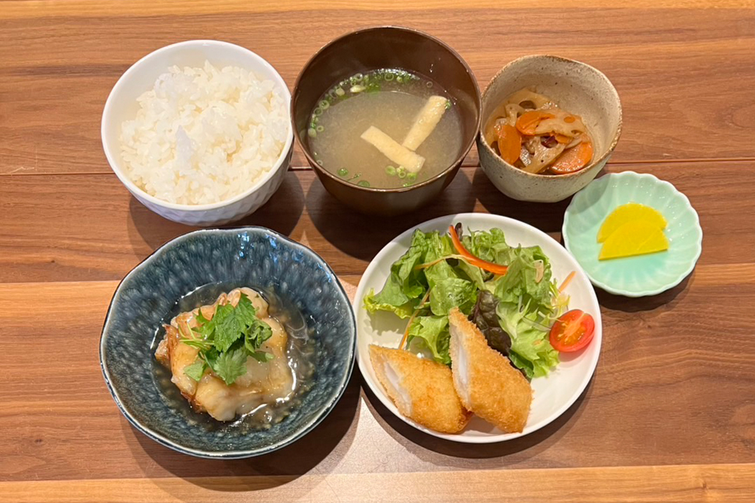 たらのみぞれあんかけ定食。富山県砺波市の定食・居酒屋サンタス食堂のフードメニュー。