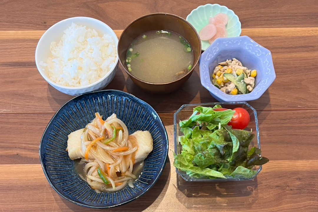 たらの甘酢あんかけ定食。富山県砺波市の定食・居酒屋サンタス食堂のフードメニュー。