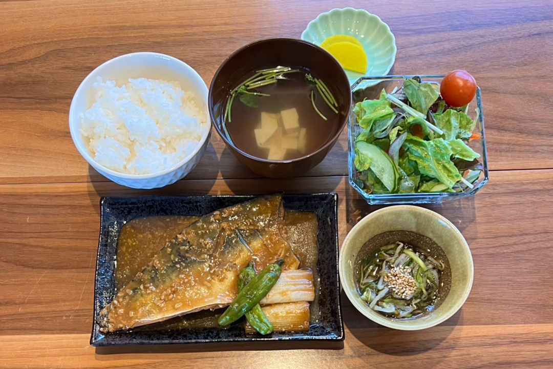 サバの味噌煮定食。富山県砺波市の定食・居酒屋サンタス食堂のフードメニュー。