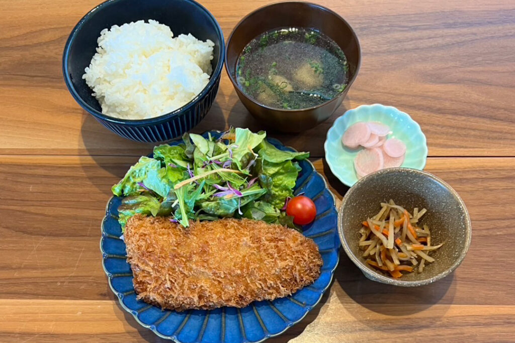 サバカツ定食。富山県砺波市の定食・居酒屋サンタス食堂のフードメニュー。